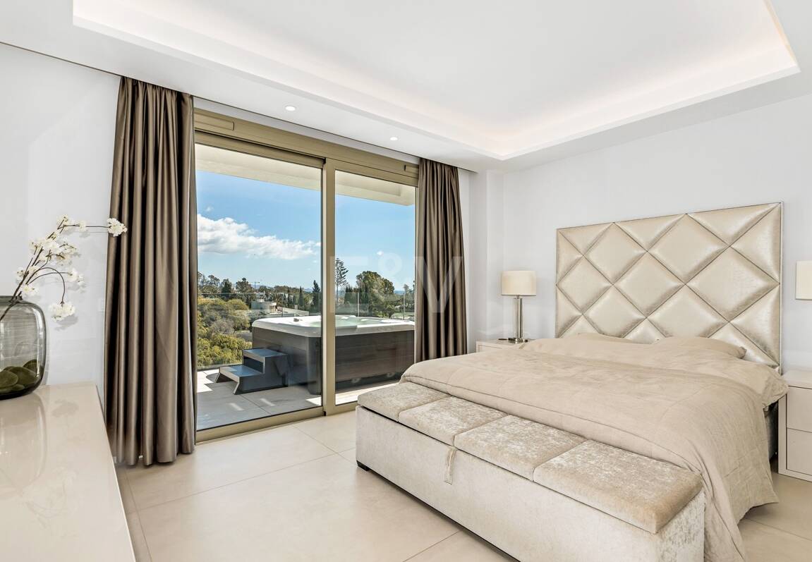 Spectacular Penthouse in Benalus Close to the Beach with Private Pool and Sea View