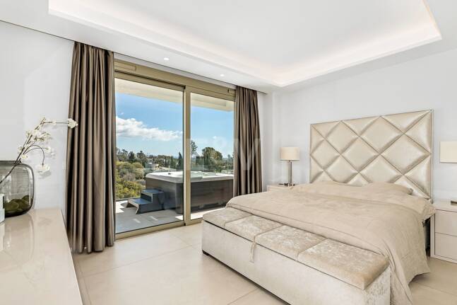 Spectacular Penthouse in Benalus Close to the Beach with Private Pool and Sea View