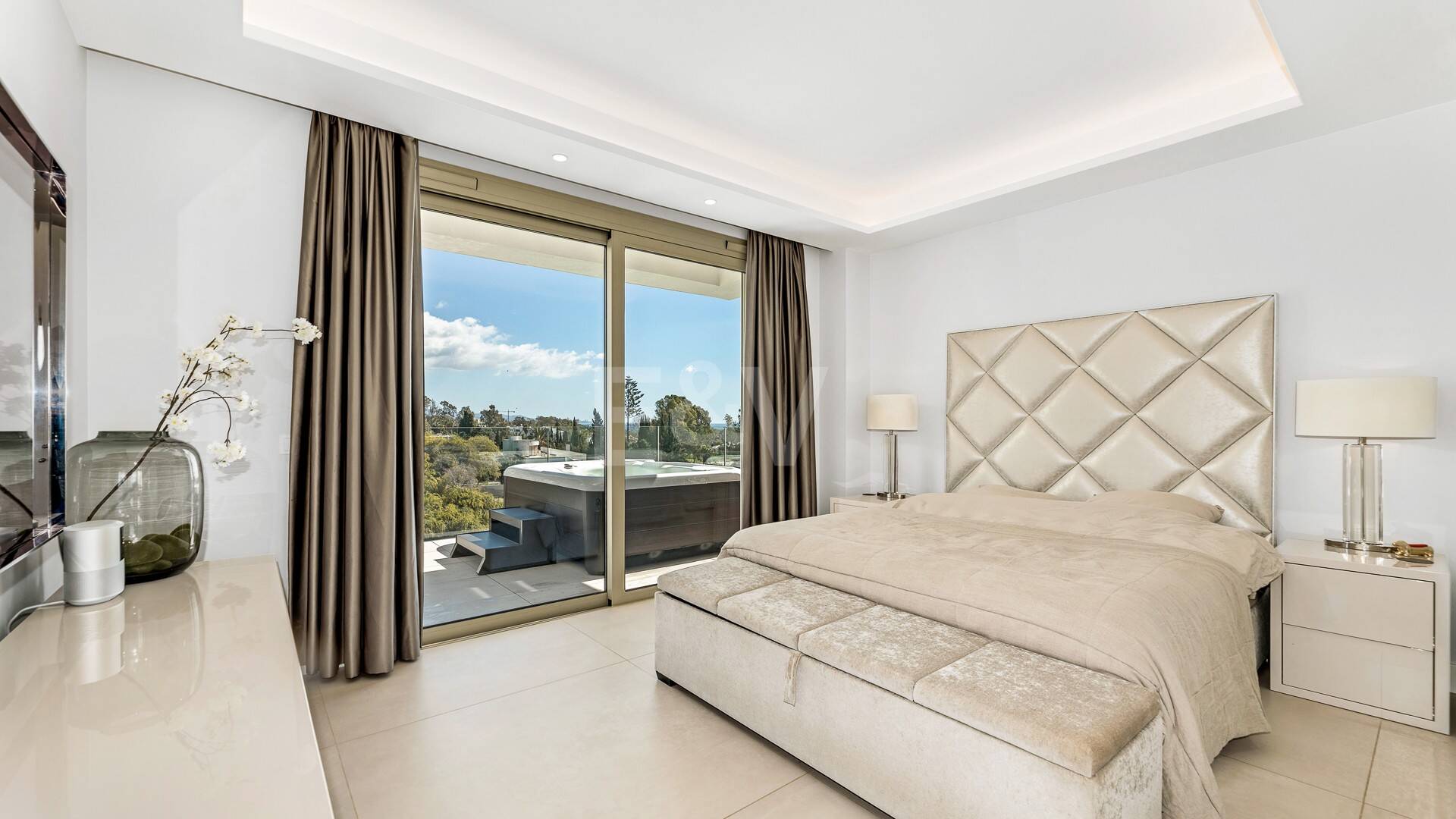 Spectacular Penthouse in Benalus Close to the Beach with Private Pool and Sea View