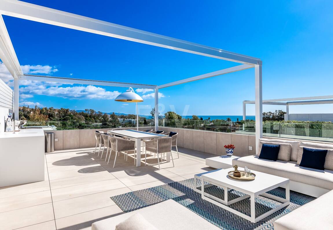 Spectacular Penthouse in Benalus Close to the Beach with Private Pool and Sea View