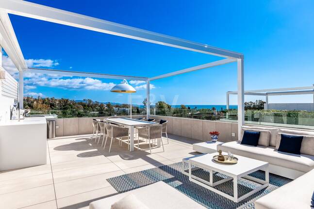 Spectacular Penthouse in Benalus Close to the Beach with Private Pool and Sea View