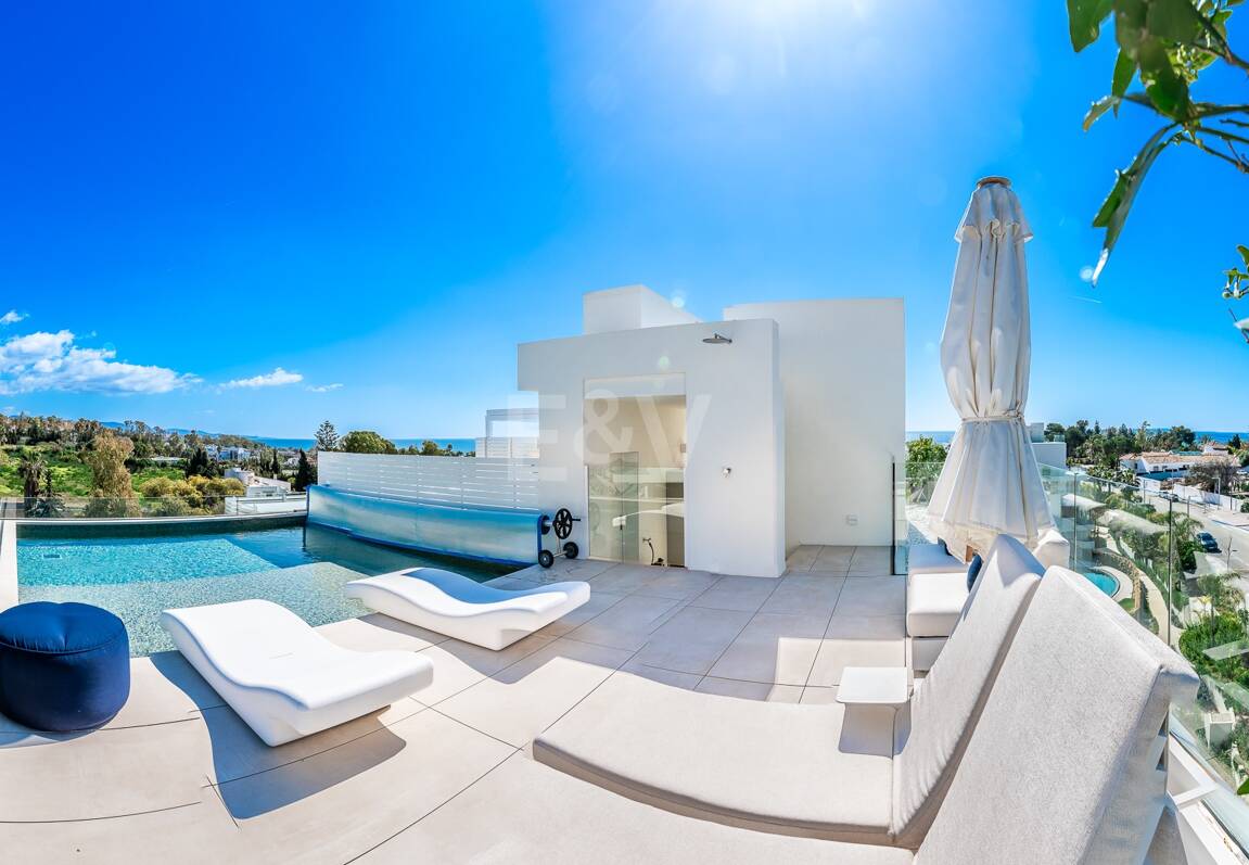 Spectacular Penthouse in Benalus Close to the Beach with Private Pool and Sea View