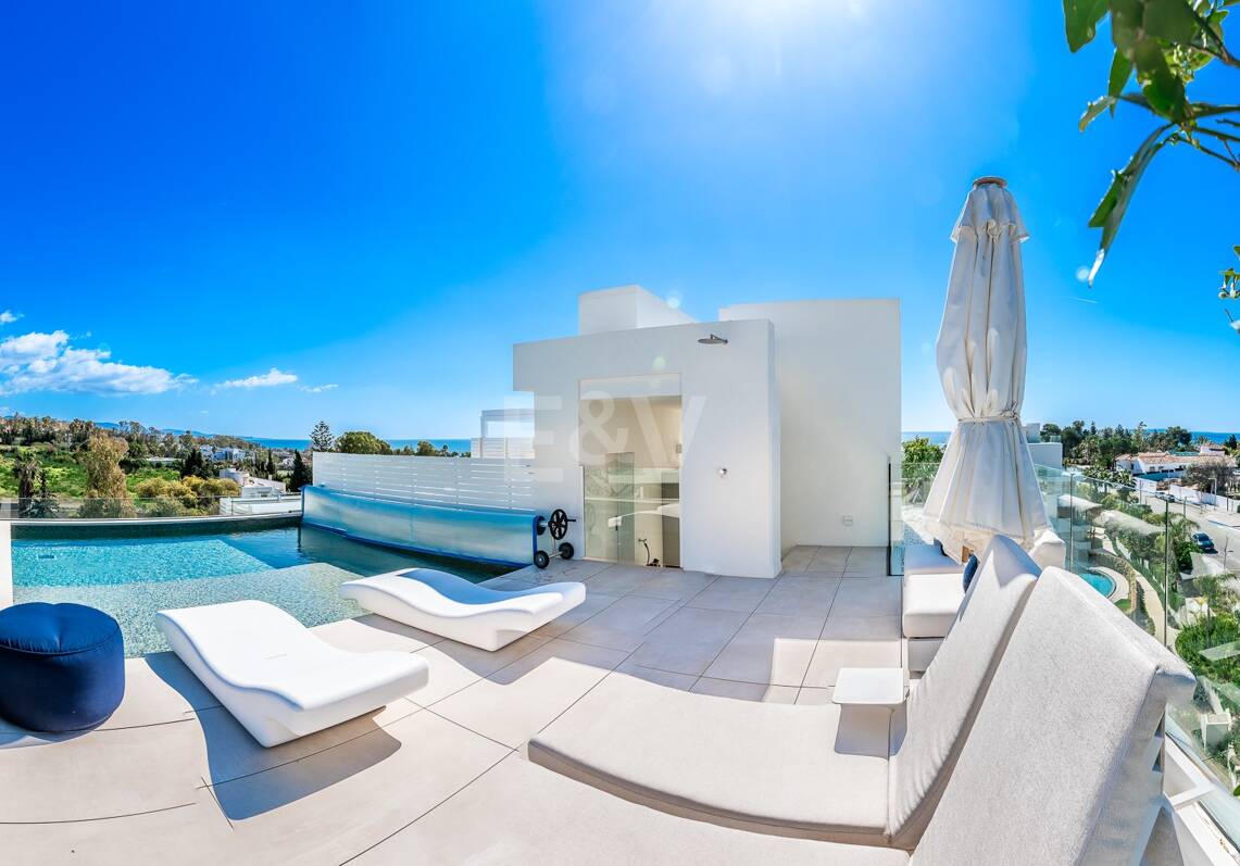 Spectacular Penthouse in Benalus Close to the Beach with Private Pool and Sea View