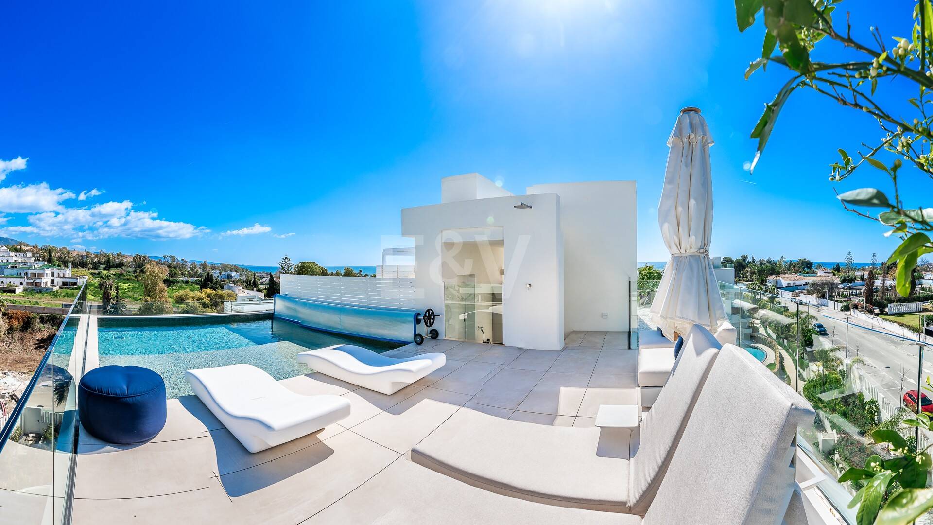 Spectacular Penthouse in Benalus Close to the Beach with Private Pool and Sea View