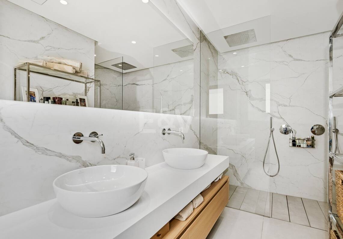 Spectacular Penthouse in Benalus Close to the Beach with Private Pool and Sea View