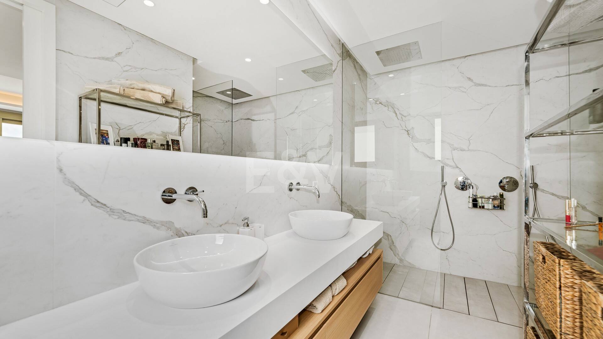 Spectacular Penthouse in Benalus Close to the Beach with Private Pool and Sea View