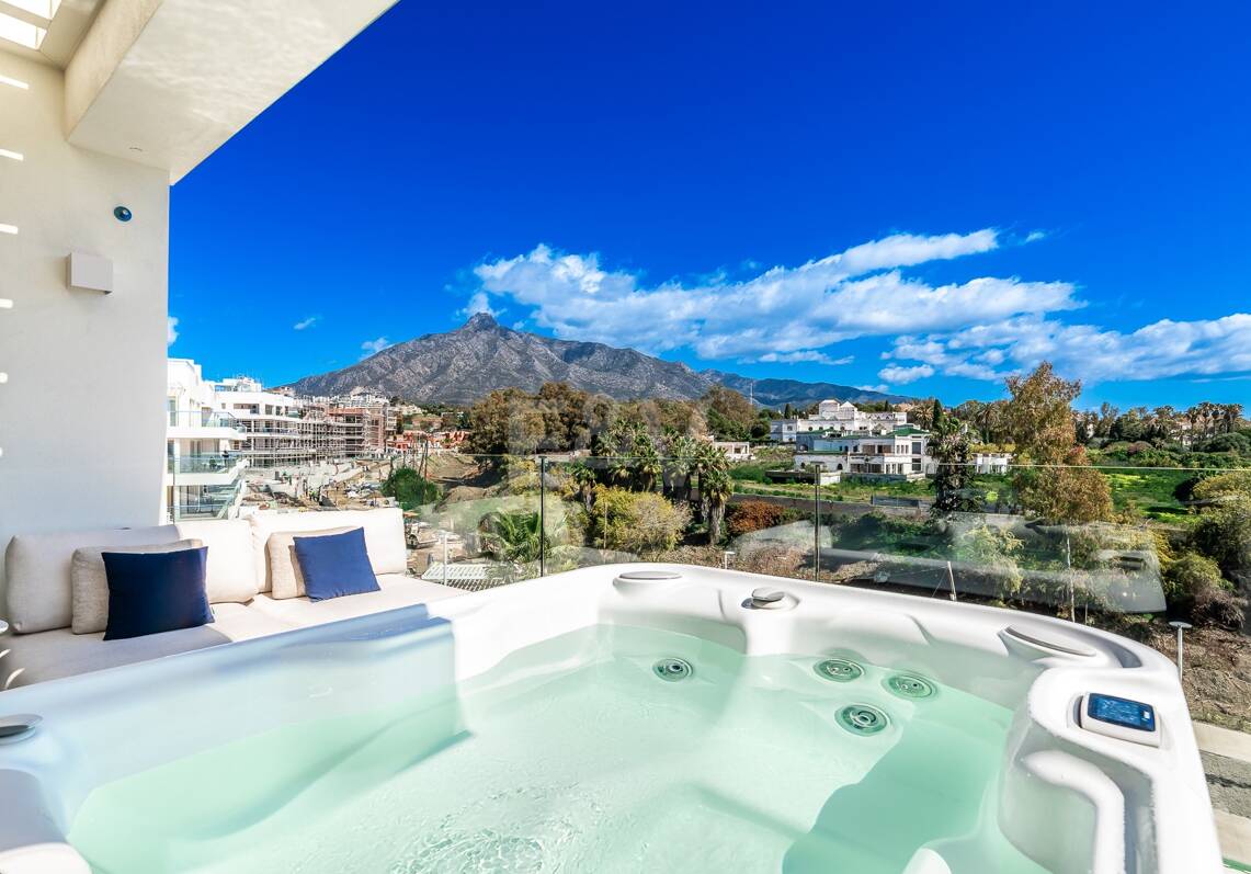 Spectacular Penthouse in Benalus Close to the Beach with Private Pool and Sea View