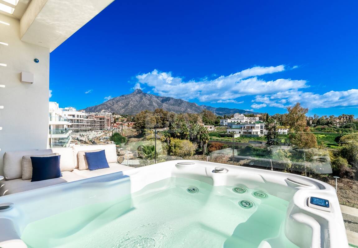 Spectacular Penthouse in Benalus Close to the Beach with Private Pool and Sea View