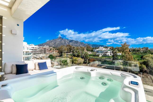 Spectacular Penthouse in Benalus Close to the Beach with Private Pool and Sea View