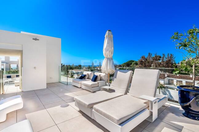 Spectacular Penthouse in Benalus Close to the Beach with Private Pool and Sea View