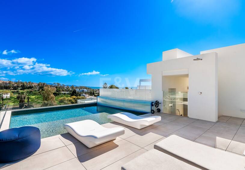 Spectacular Penthouse in Benalus Close to the Beach with Private Pool and Sea View