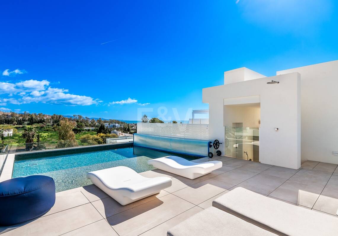 Spectacular Penthouse in Benalus Close to the Beach with Private Pool and Sea View