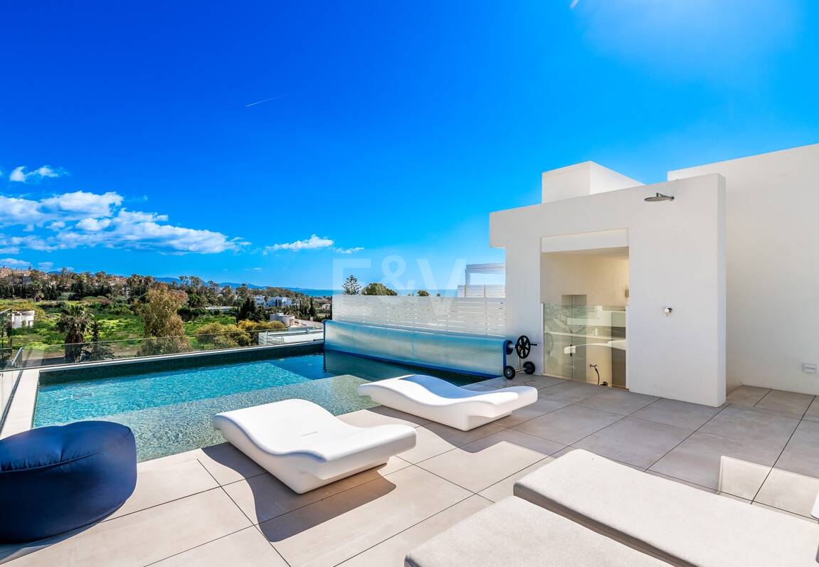 Spectacular Penthouse in Benalus Close to the Beach with Private Pool and Sea View