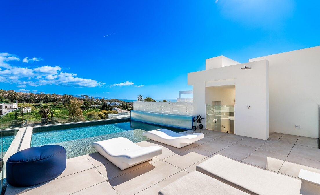 Penthouse spectaculaire près de la plage avec piscine privée et vue sur la mer