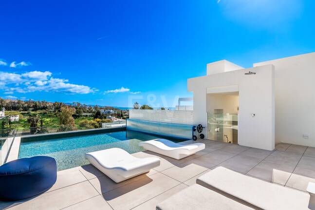 Spectacular Penthouse in Benalus Close to the Beach with Private Pool and Sea View