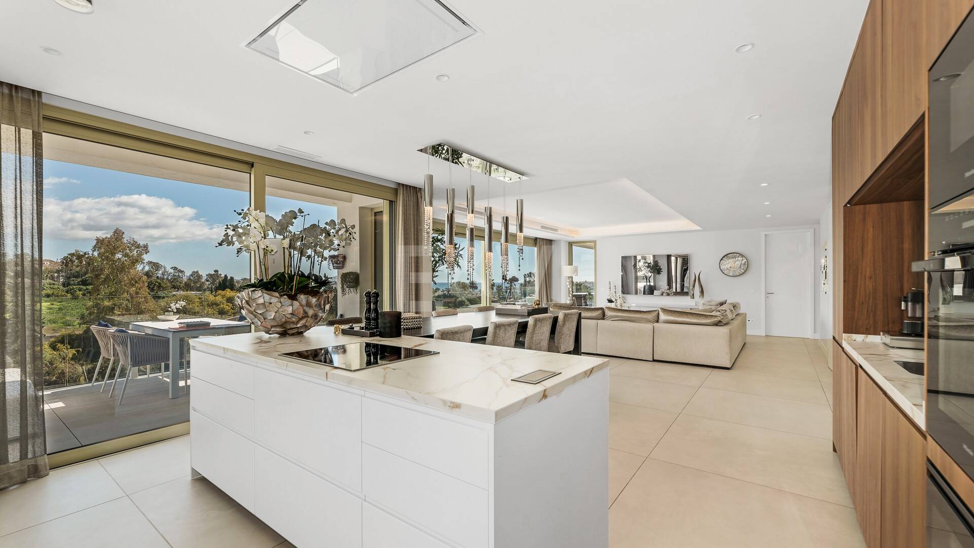 Spectacular Penthouse in Benalus Close to the Beach with Private Pool and Sea View