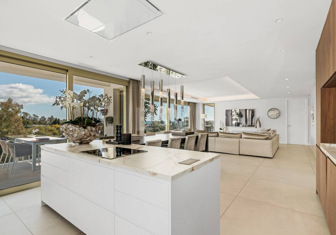 Spectacular Penthouse in Benalus Close to the Beach with Private Pool and Sea View