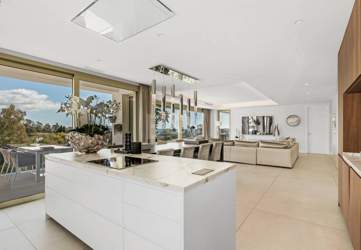 Spectacular Penthouse in Benalus Close to the Beach with Private Pool and Sea View