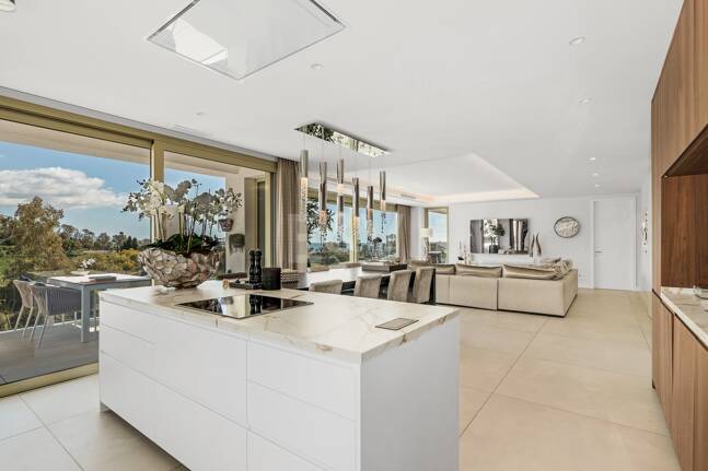 Spectacular Penthouse in Benalus Close to the Beach with Private Pool and Sea View