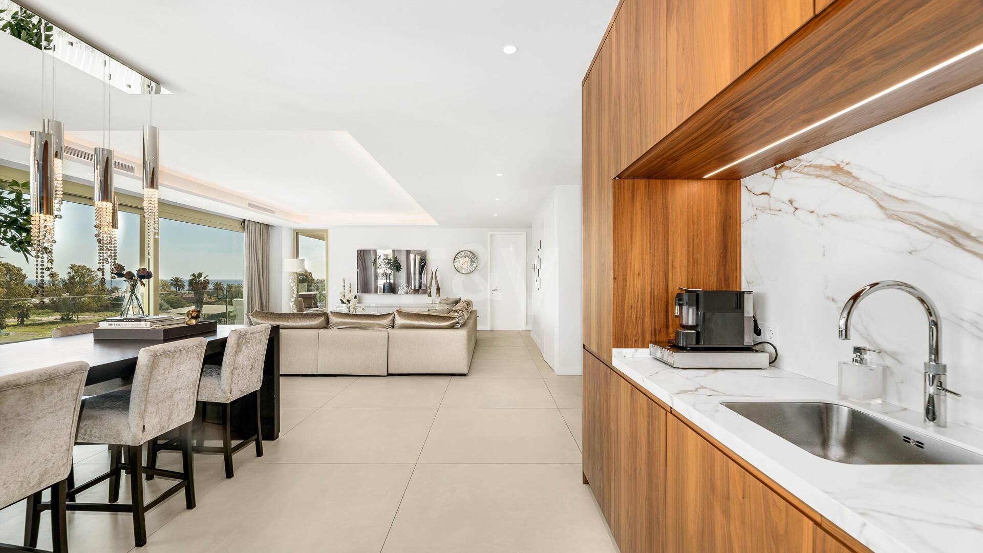 Spectacular Penthouse in Benalus Close to the Beach with Private Pool and Sea View