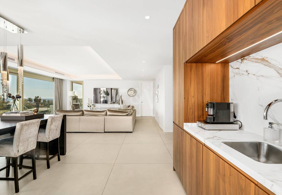 Spectacular Penthouse in Benalus Close to the Beach with Private Pool and Sea View