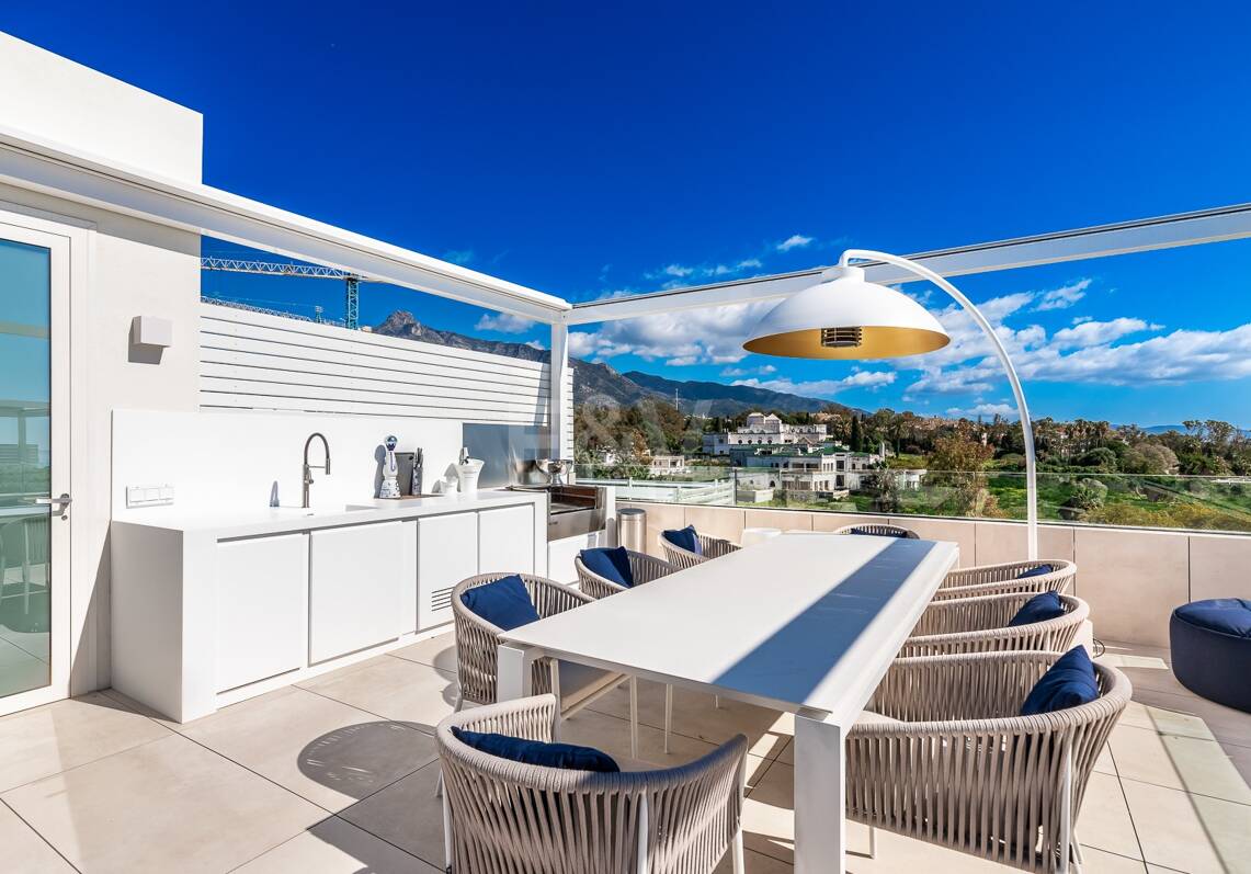 Spectacular Penthouse in Benalus Close to the Beach with Private Pool and Sea View