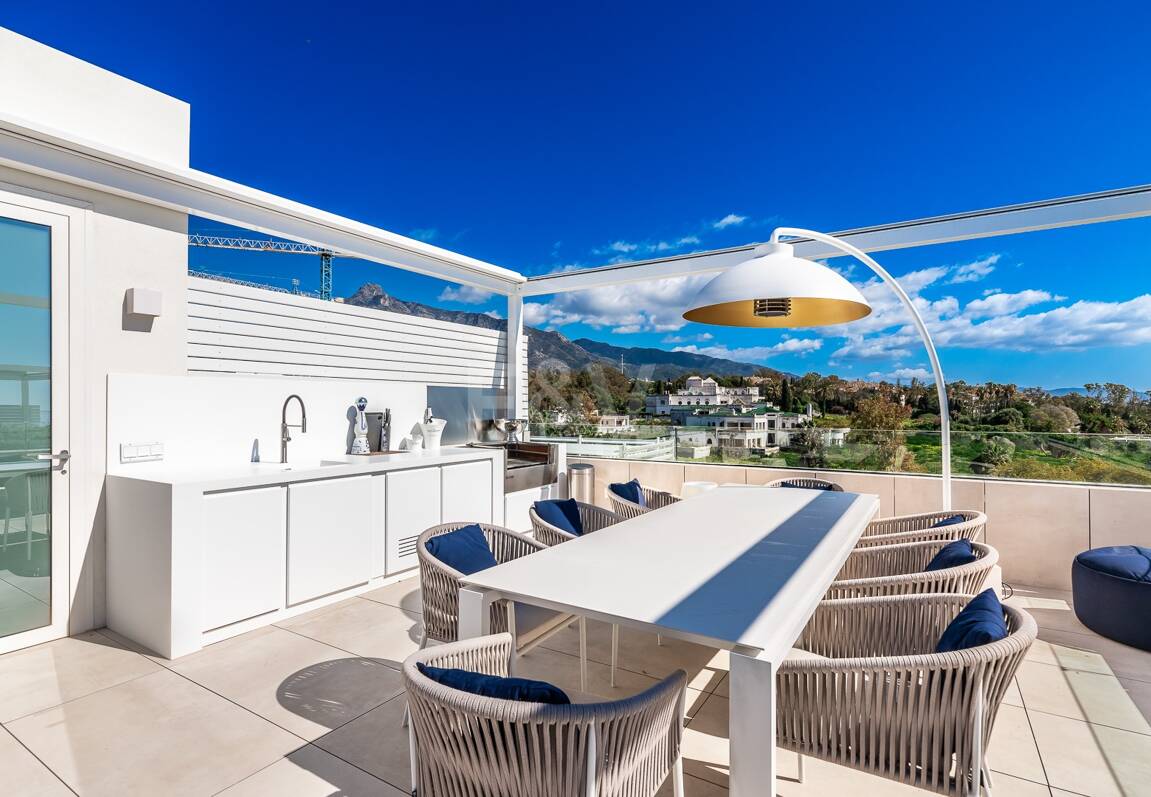 Spectacular Penthouse in Benalus Close to the Beach with Private Pool and Sea View