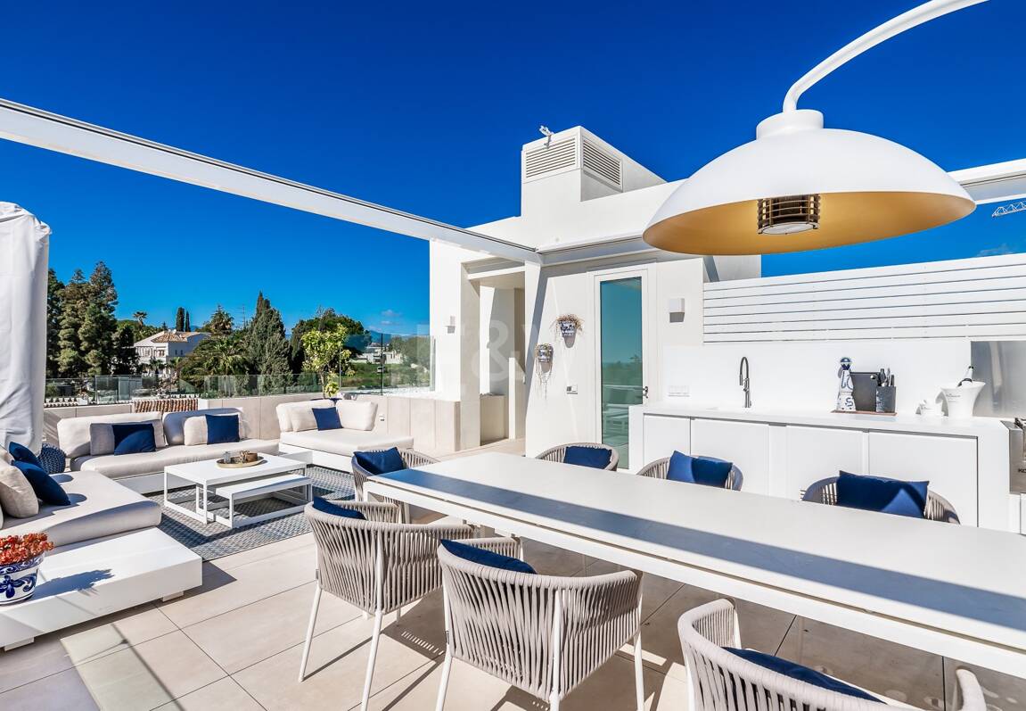 Spectacular Penthouse in Benalus Close to the Beach with Private Pool and Sea View