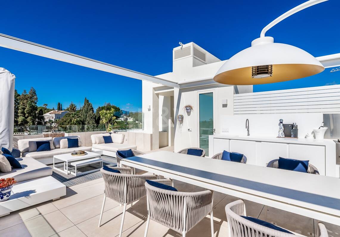 Spectacular Penthouse in Benalus Close to the Beach with Private Pool and Sea View