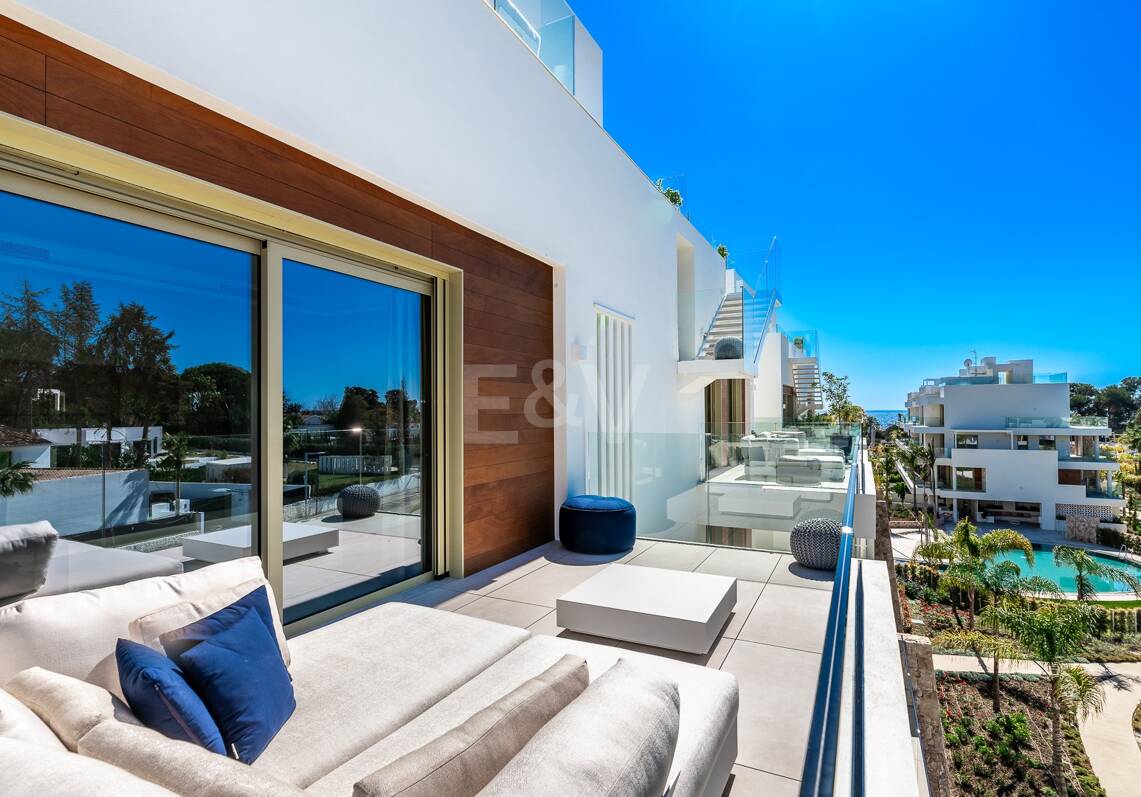 Spectacular Penthouse in Benalus Close to the Beach with Private Pool and Sea View