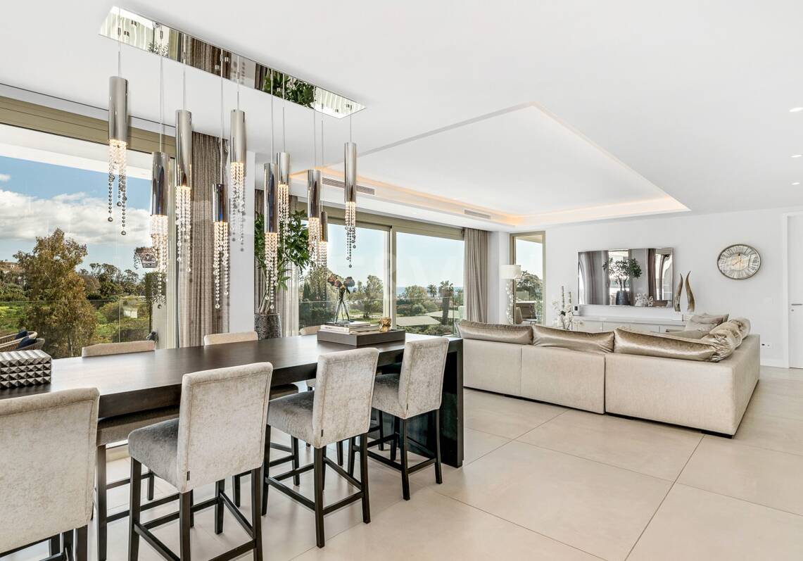 Spectacular Penthouse in Benalus Close to the Beach with Private Pool and Sea View