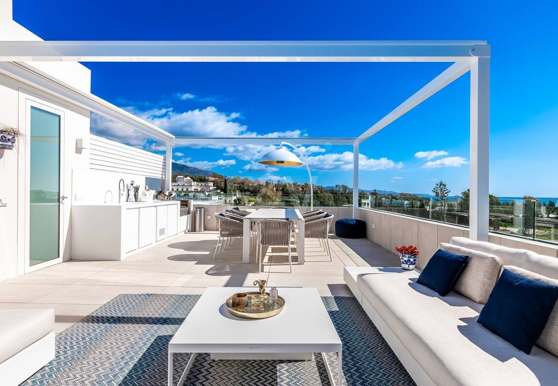 Spectacular Penthouse in Benalus Close to the Beach with Private Pool and Sea View