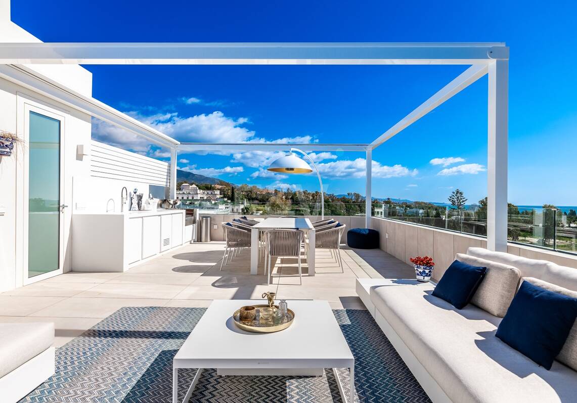 Spectacular Penthouse in Benalus Close to the Beach with Private Pool and Sea View