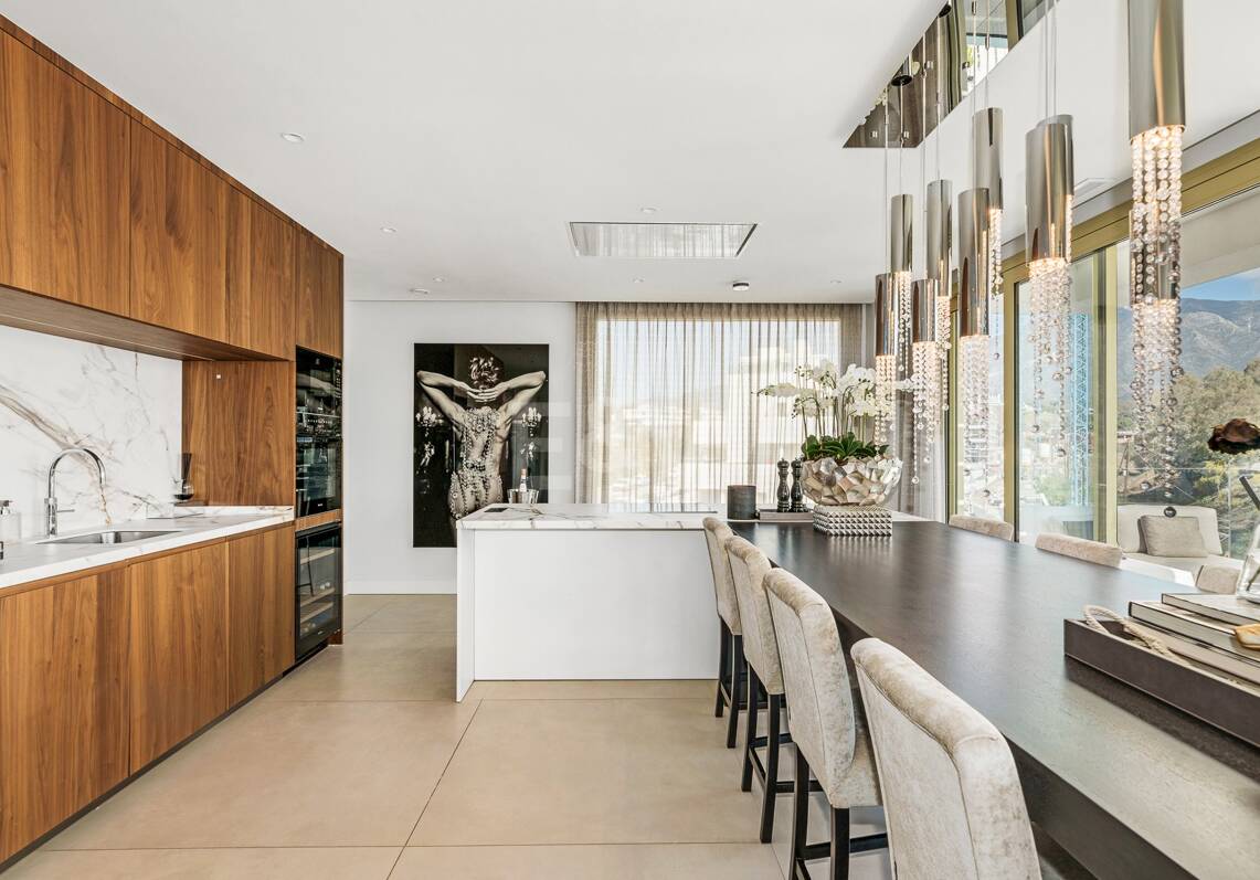 Spectacular Penthouse in Benalus Close to the Beach with Private Pool and Sea View