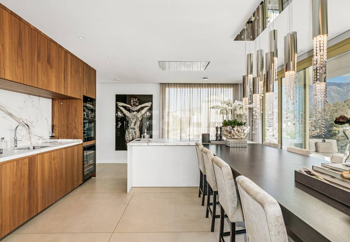 Spectacular Penthouse in Benalus Close to the Beach with Private Pool and Sea View