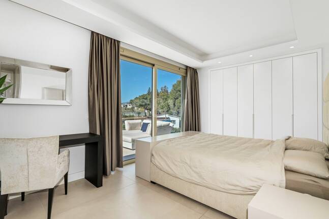 Spectacular Penthouse in Benalus Close to the Beach with Private Pool and Sea View