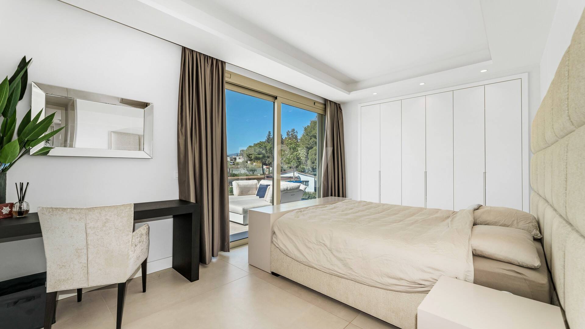 Spectacular Penthouse in Benalus Close to the Beach with Private Pool and Sea View