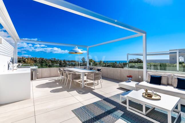 Spectacular Penthouse in Benalus Close to the Beach with Private Pool and Sea View