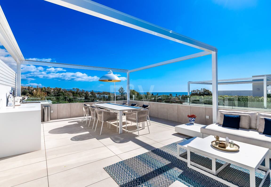 Spectacular Penthouse in Benalus Close to the Beach with Private Pool and Sea View