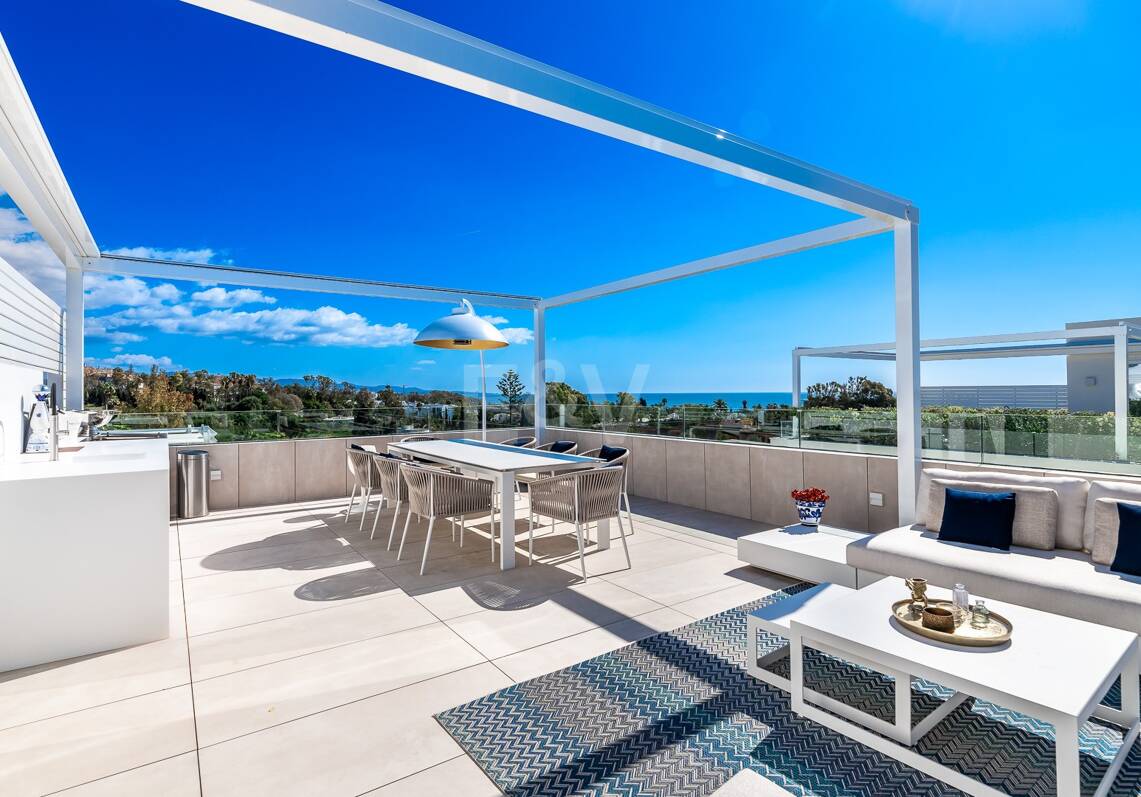 Spectacular Penthouse in Benalus Close to the Beach with Private Pool and Sea View