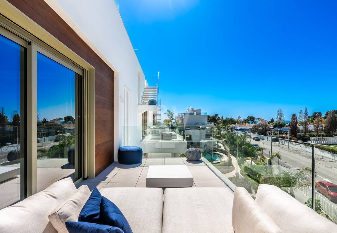 Spectacular Penthouse in Benalus Close to the Beach with Private Pool and Sea View