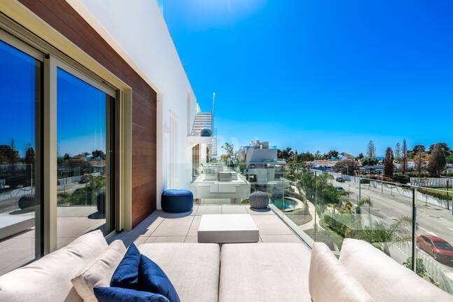 Spectacular Penthouse in Benalus Close to the Beach with Private Pool and Sea View