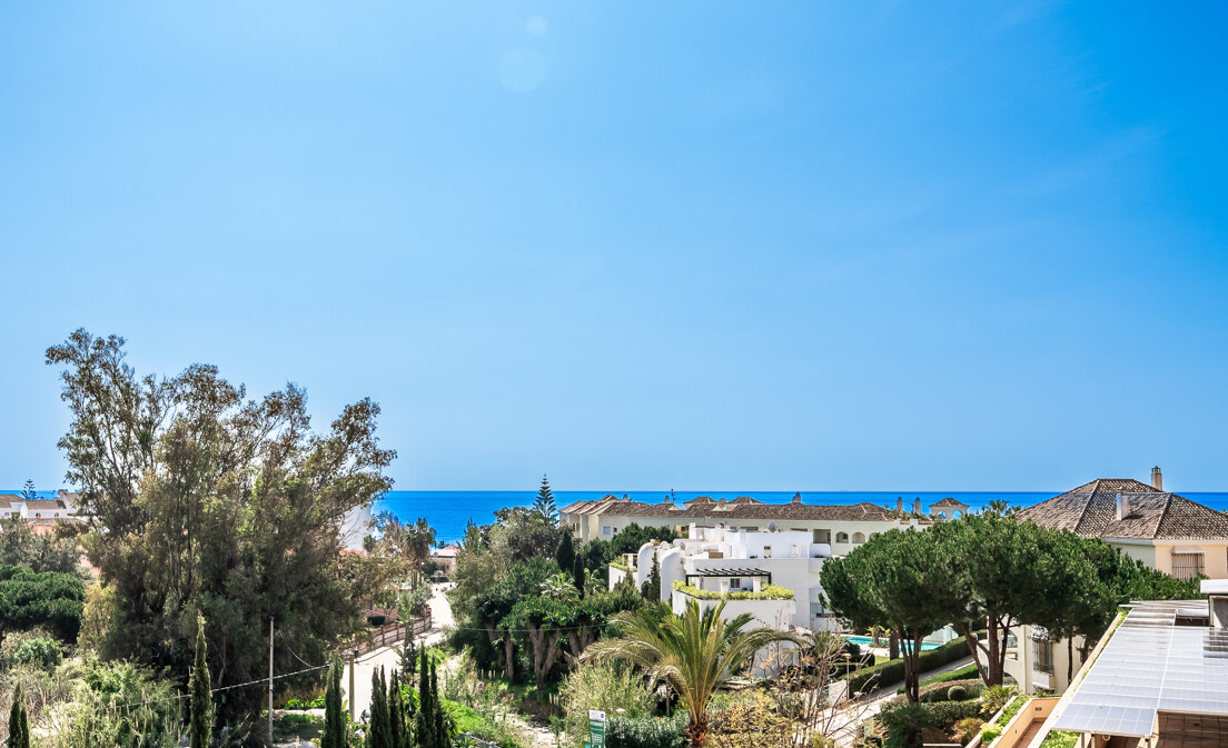 Wunderschönes Apartment am Strand in Elviria mit Meerblick