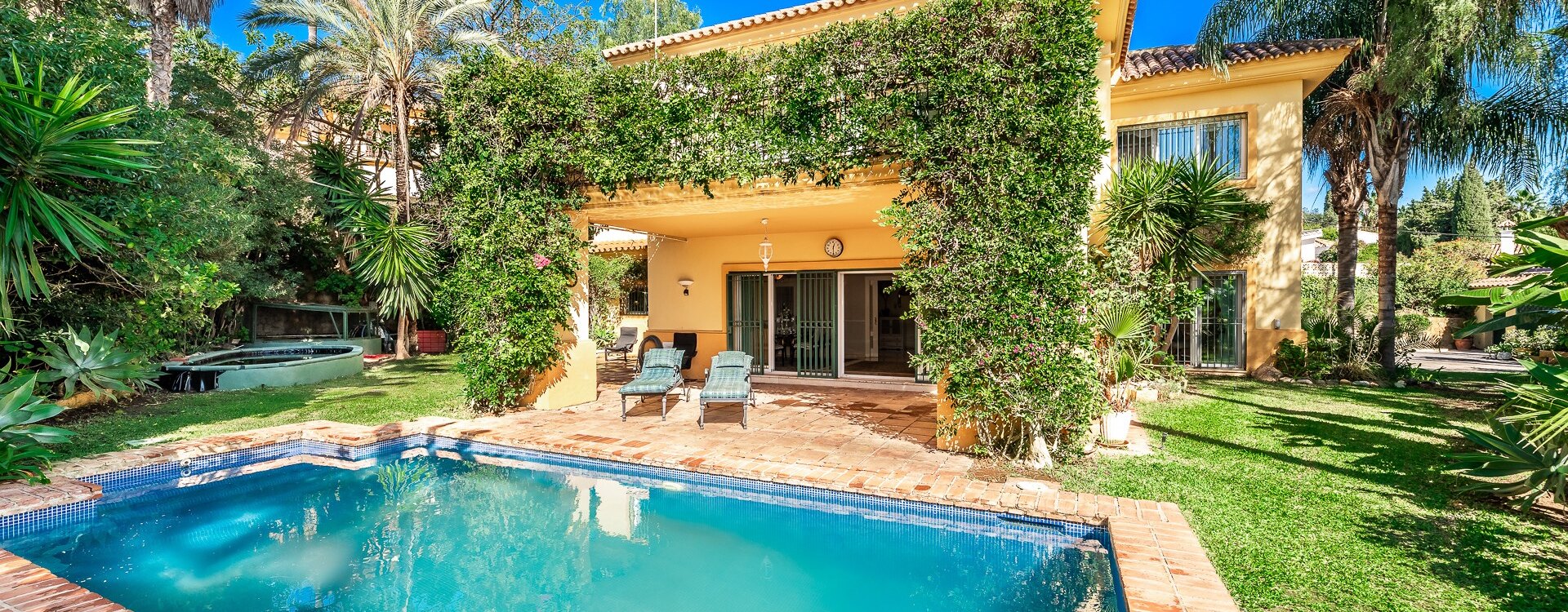 Villa en venta en El Rosario, Marbella Este