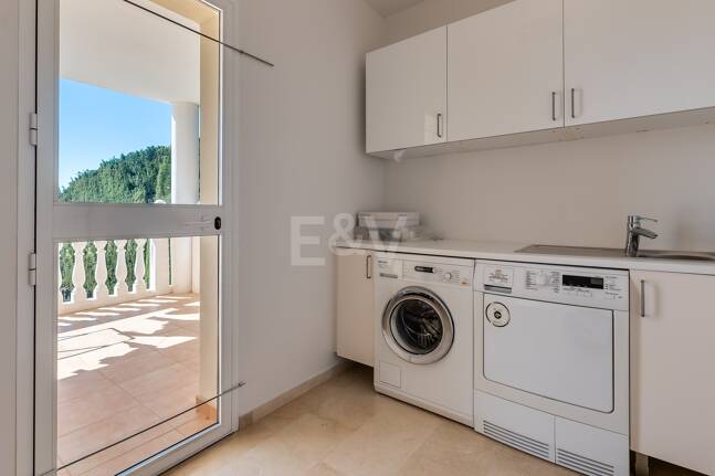 Villa with Sea Views in Elviria