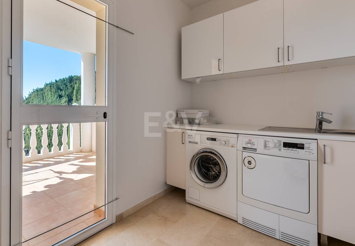 Villa with Sea Views in Elviria