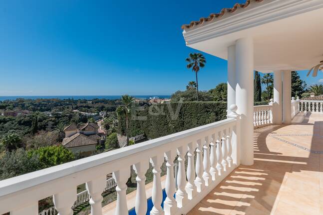 Villa with Sea Views in Elviria