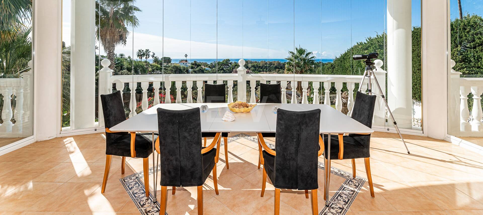 Villa with Sea Views in Elviria