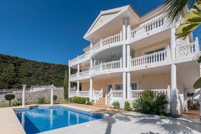 Villa with Sea Views in Elviria