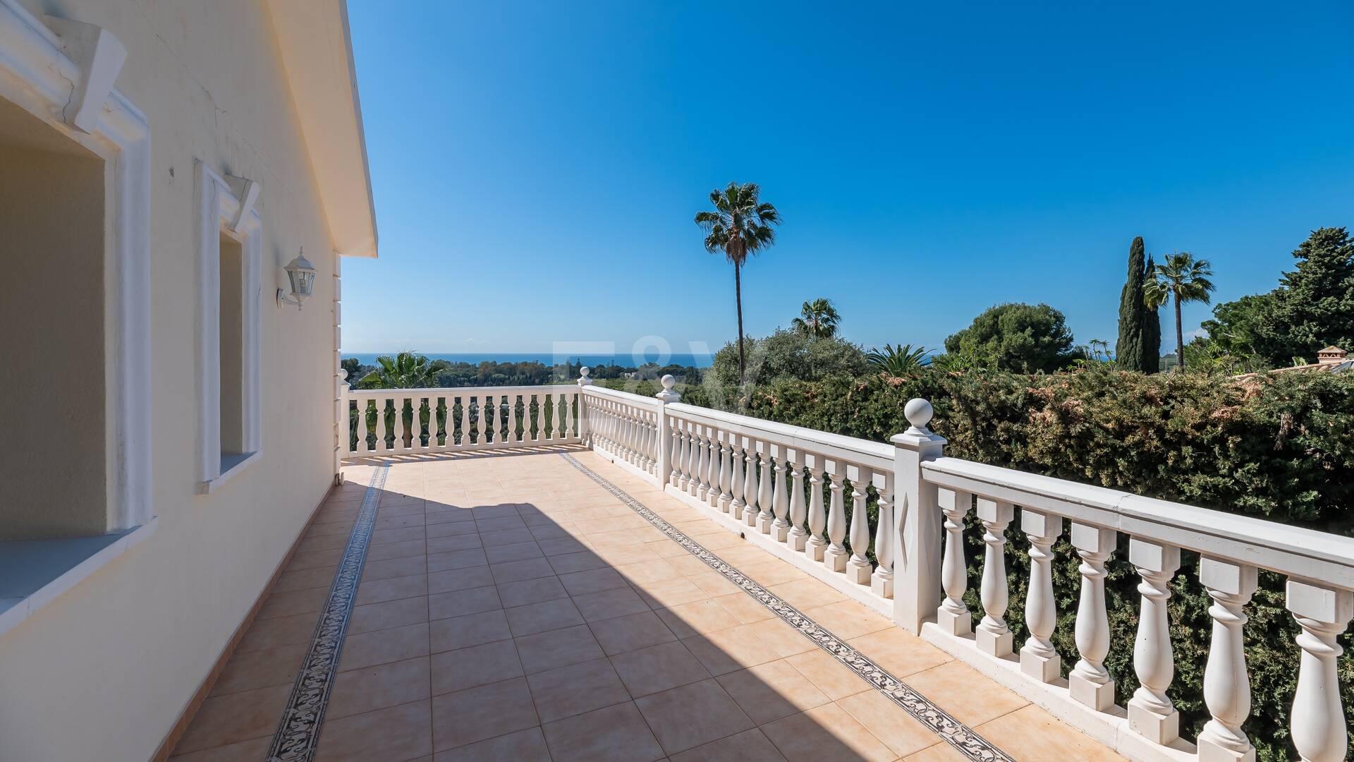 Villa with Sea Views in Elviria